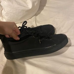 Cariuma Black Tie Sneakers size 8